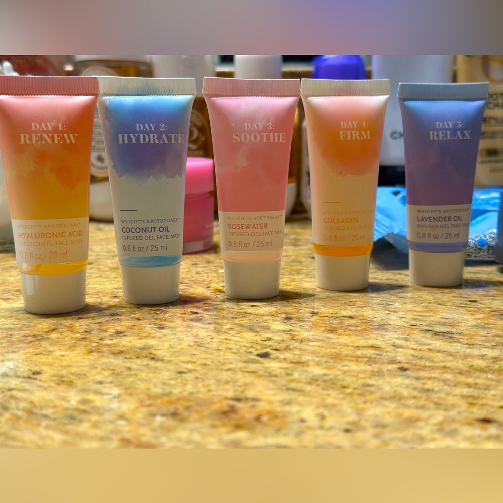 SALE 5 DAY SET OF FACE MASKS.